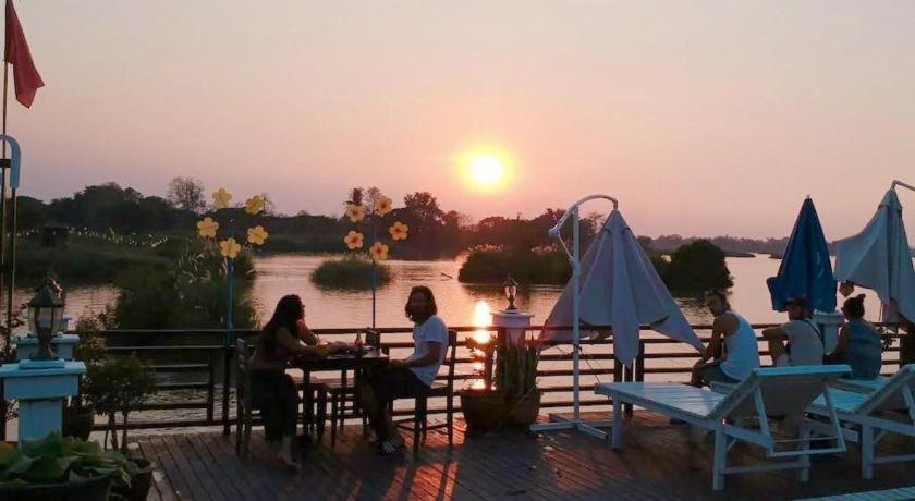 Golden Hotel Dondet Muang Không Eksteriør billede