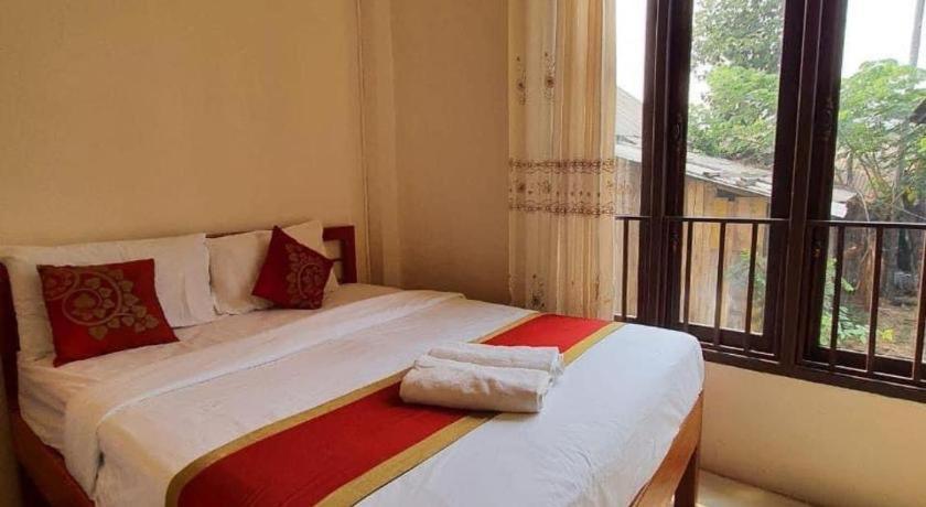 Golden Hotel Dondet Muang Không Eksteriør billede