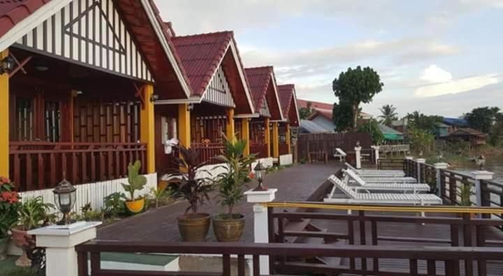 Golden Hotel Dondet Muang Không Eksteriør billede