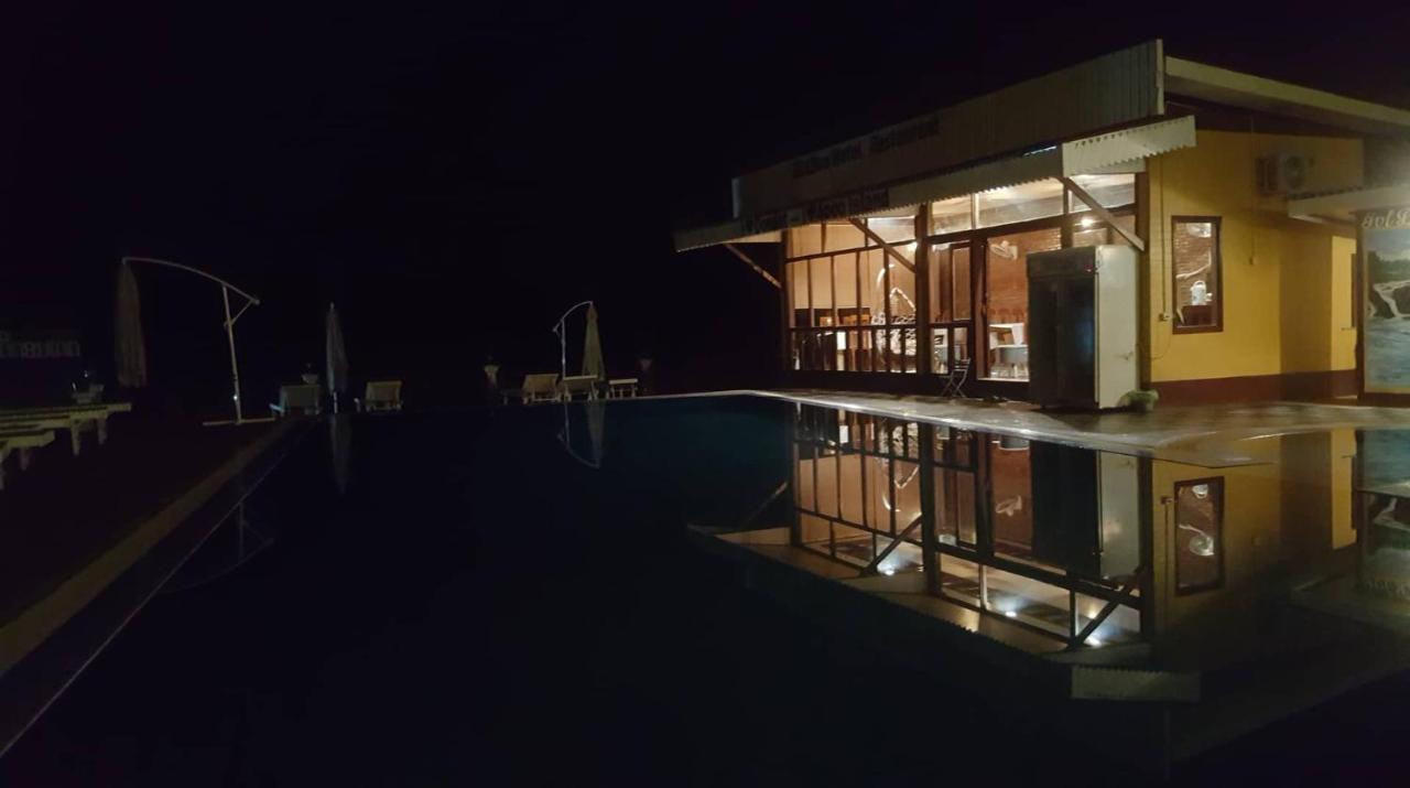 Golden Hotel Dondet Muang Không Eksteriør billede